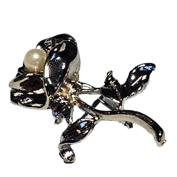 Vintage Silver Tone Rose Flower White Faux Pearl Pin Brooch - Picture 6 of 7